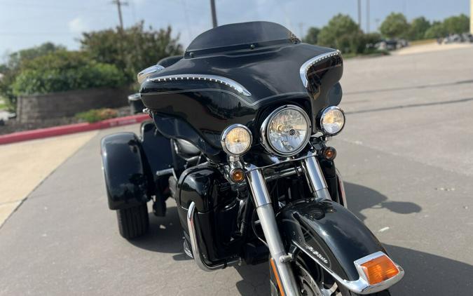 2012 Harley-Davidson® FLHTCUTG Tri Glide® Ultra BLACK 856899