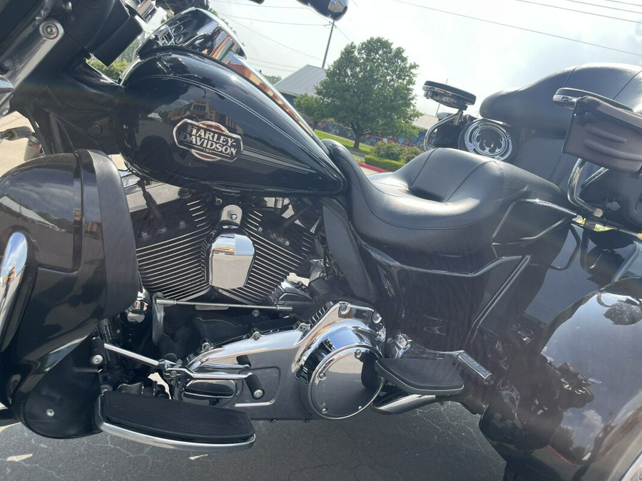2012 Harley-Davidson® FLHTCUTG Tri Glide® Ultra BLACK 856899
