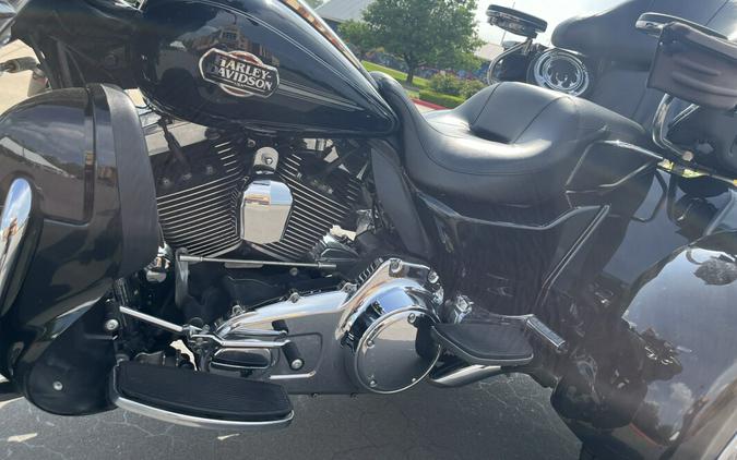 2012 Harley-Davidson® FLHTCUTG Tri Glide® Ultra BLACK 856899
