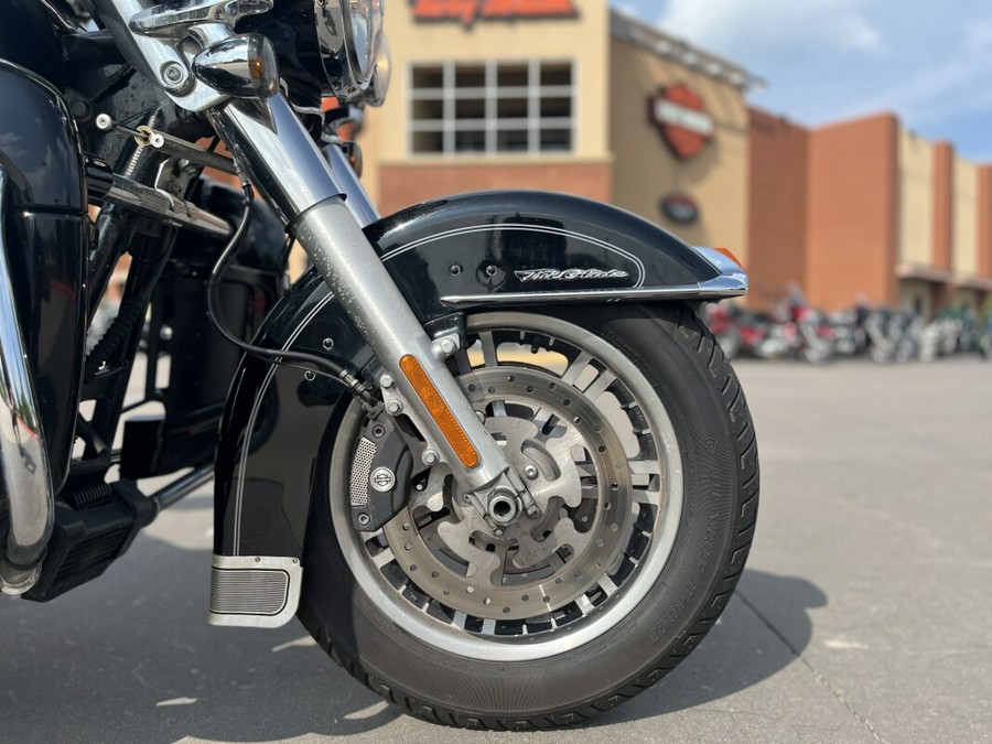 2012 Harley-Davidson® FLHTCUTG Tri Glide® Ultra BLACK 856899