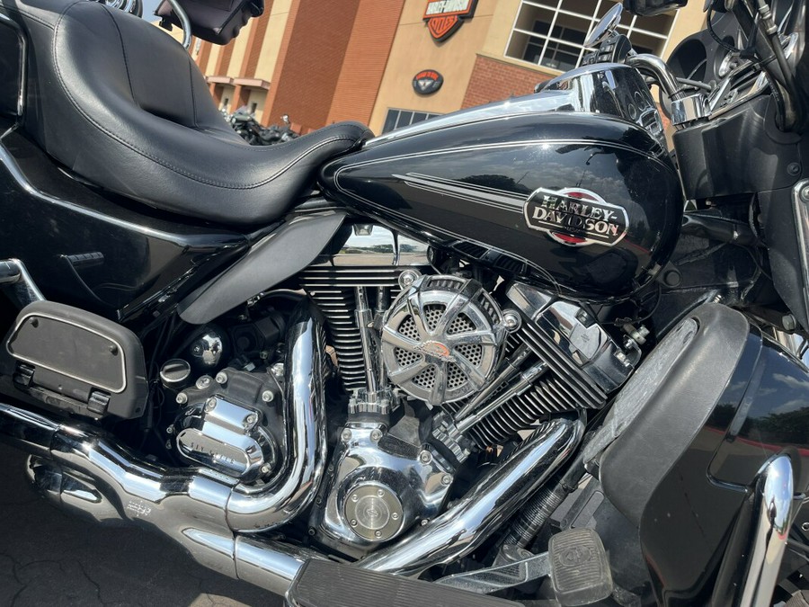 2012 Harley-Davidson® FLHTCUTG Tri Glide® Ultra BLACK 856899
