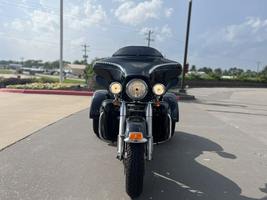 2012 Harley-Davidson® FLHTCUTG Tri Glide® Ultra BLACK 856899