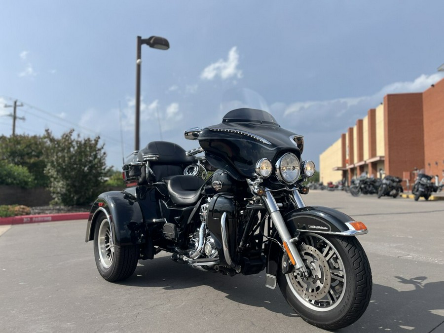2012 Harley-Davidson® FLHTCUTG Tri Glide® Ultra BLACK 856899