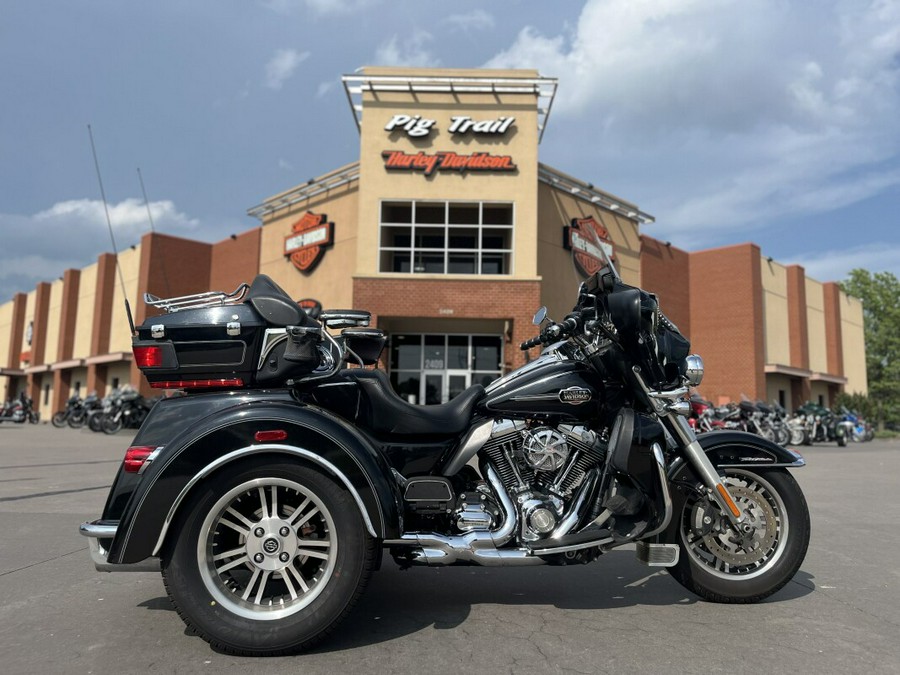 2012 Harley-Davidson® FLHTCUTG Tri Glide® Ultra BLACK 856899