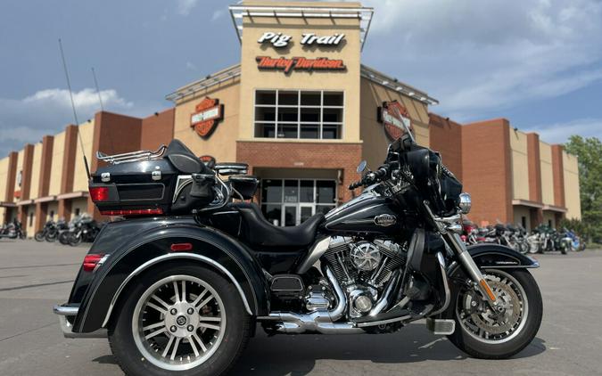 2012 Harley-Davidson® FLHTCUTG Tri Glide® Ultra BLACK 856899