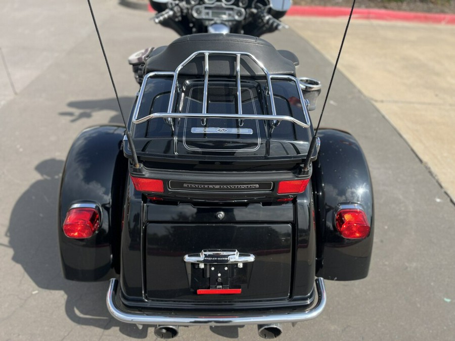 2012 Harley-Davidson® FLHTCUTG Tri Glide® Ultra BLACK 856899
