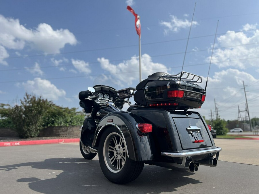 2012 Harley-Davidson® FLHTCUTG Tri Glide® Ultra BLACK 856899