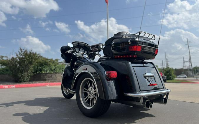 2012 Harley-Davidson® FLHTCUTG Tri Glide® Ultra BLACK 856899