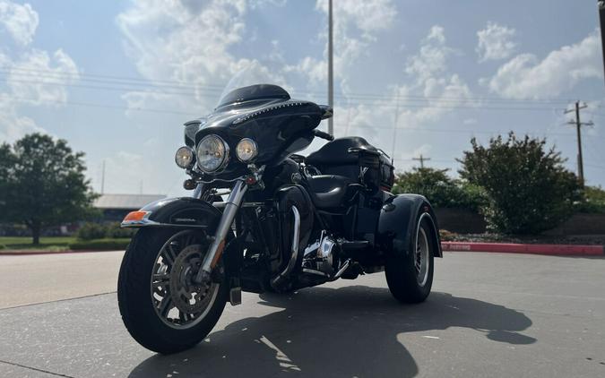2012 Harley-Davidson® FLHTCUTG Tri Glide® Ultra BLACK 856899