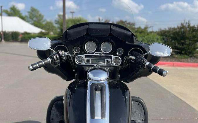 2012 Harley-Davidson® FLHTCUTG Tri Glide® Ultra BLACK 856899