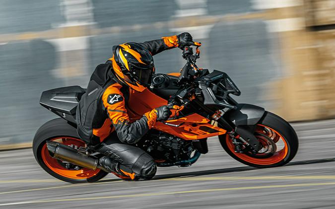 2024 KTM 990 Duke