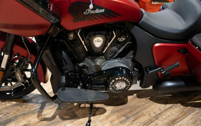 2024 Indian Motorcycle® Challenger® Dark Horse® w/PowerBand Audio Pkg Sunset Red Smoke