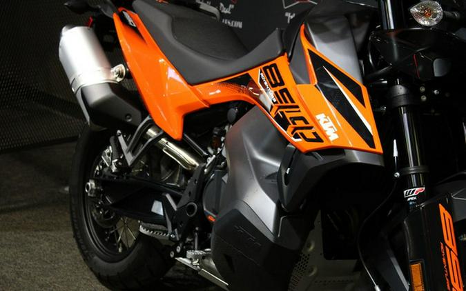 2022 KTM Adventure 890