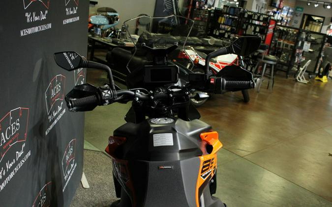 2022 KTM Adventure 890