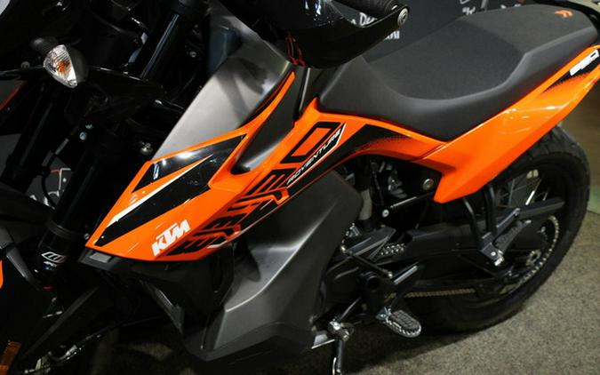 2022 KTM Adventure 890