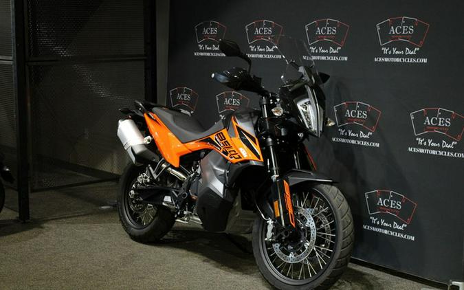 2022 KTM Adventure 890