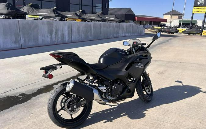 2026 Kawasaki Ninja® 500 ABS Metallic Flat Spark Black