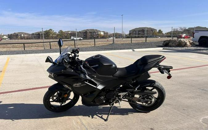 2026 Kawasaki Ninja® 500 ABS Metallic Flat Spark Black