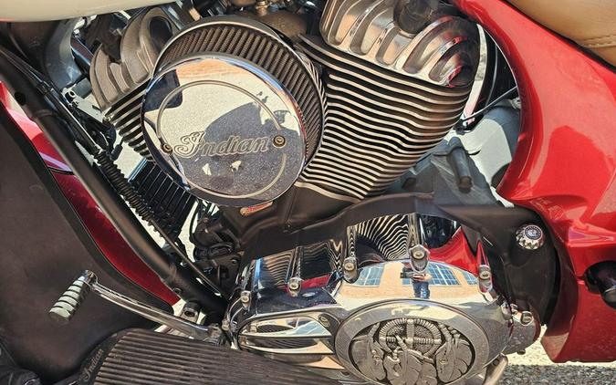 2019 Indian Motorcycle® Roadmaster® Icon Series Ruby Metallic/Pearl White