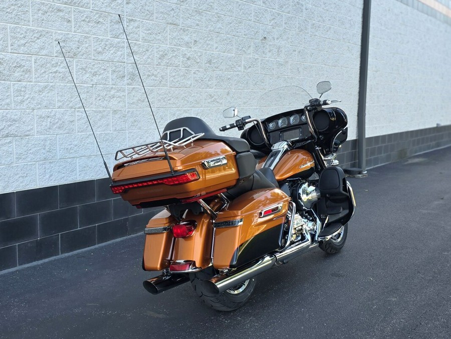 2014 Harley-Davidson® Ultra Limited AMBER WHISKEY/BLACK