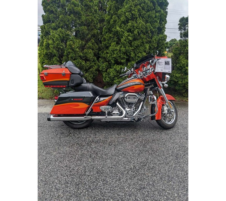 2013 Harley-Davidson® FLHTCUSE8 - CVO™ Ultra Classic® Electra Glide®