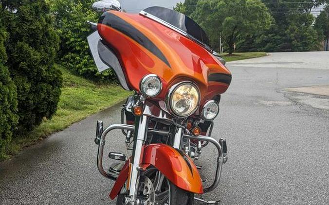 2013 Harley-Davidson® FLHTCUSE8 - CVO™ Ultra Classic® Electra Glide®