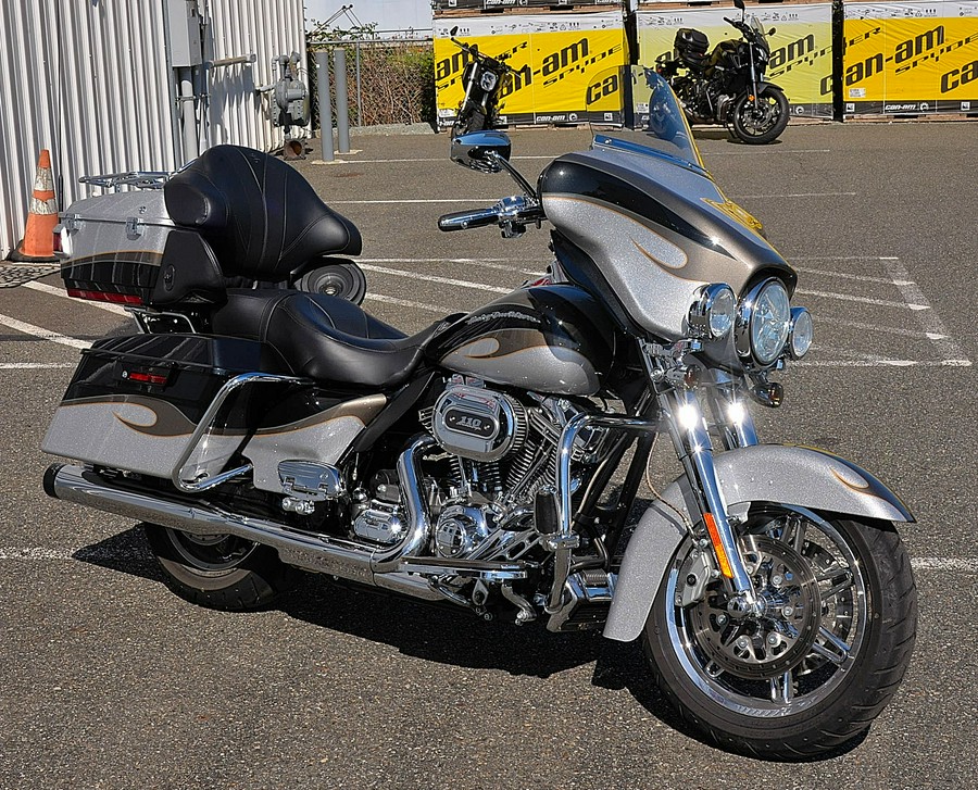 2013 Harley-Davidson CVO Ultra Classic Electra Glide W/Only 1400 miles