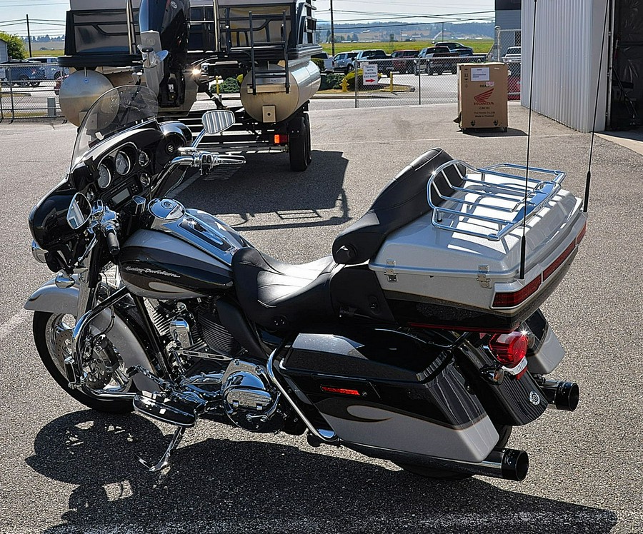 2013 Harley-Davidson CVO Ultra Classic Electra Glide W/Only 1400 miles