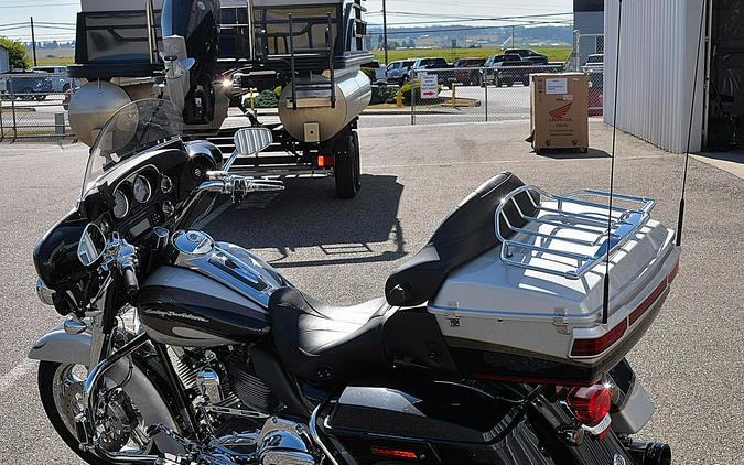 2013 Harley-Davidson CVO Ultra Classic Electra Glide W/Only 1400 miles