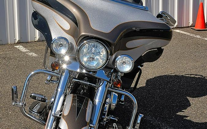 2013 Harley-Davidson CVO Ultra Classic Electra Glide W/Only 1400 miles