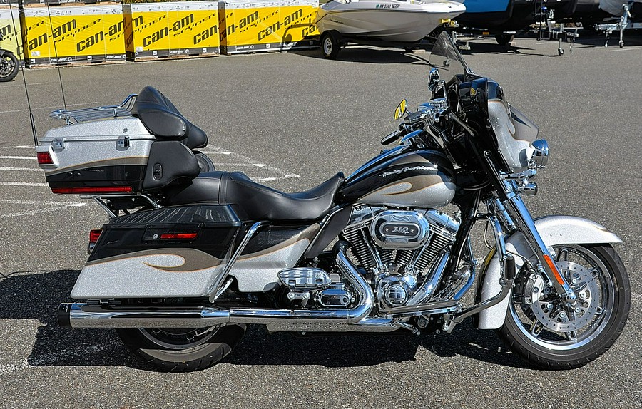 2013 Harley-Davidson CVO Ultra Classic Electra Glide W/Only 1400 miles