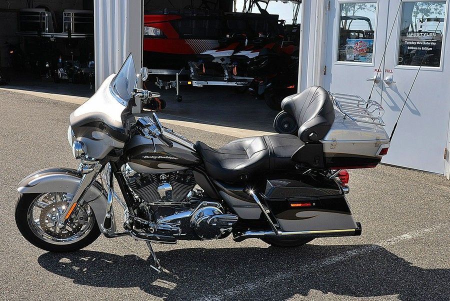 2013 Harley-Davidson CVO Ultra Classic Electra Glide W/Only 1400 miles