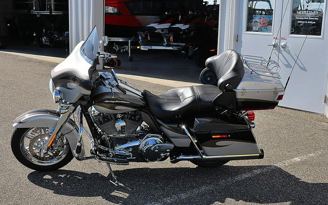 2013 Harley-Davidson CVO Ultra Classic Electra Glide W/Only 1400 miles