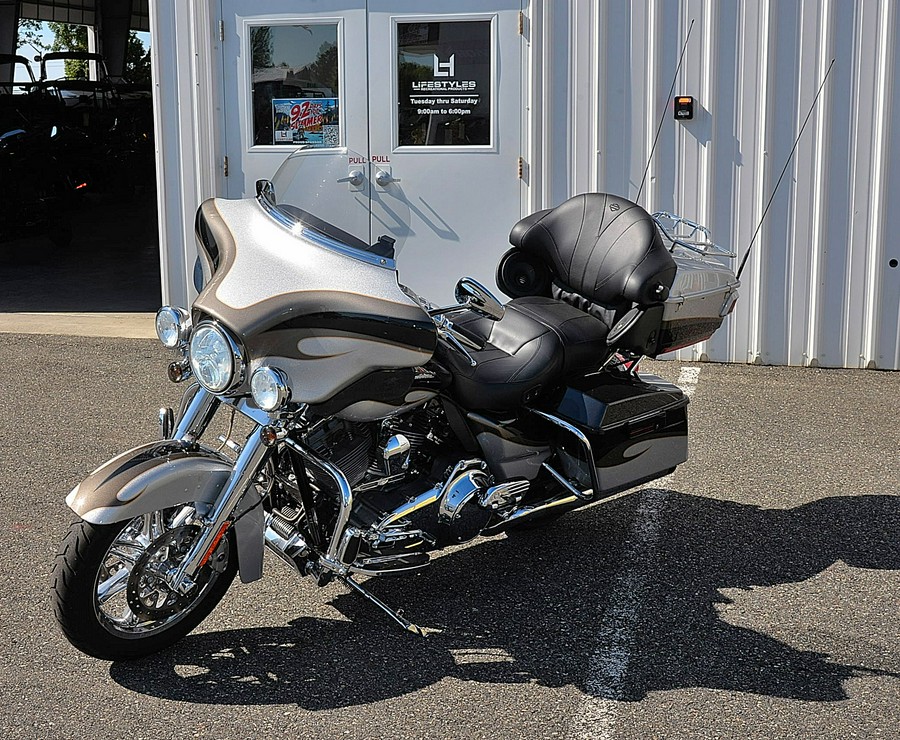 2013 Harley-Davidson CVO Ultra Classic Electra Glide W/Only 1400 miles