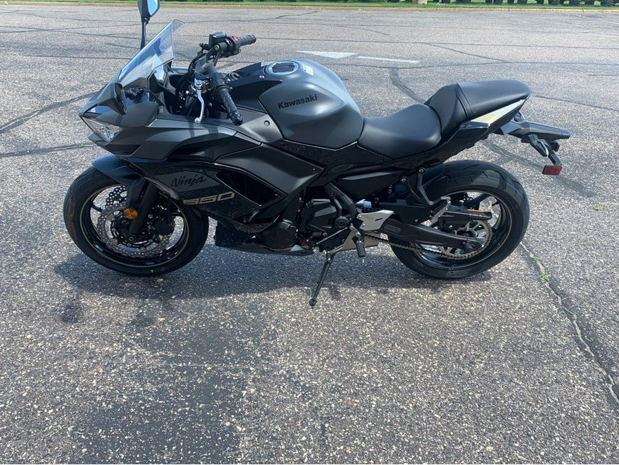 2024 Kawasaki Ninja 650 Dark Base