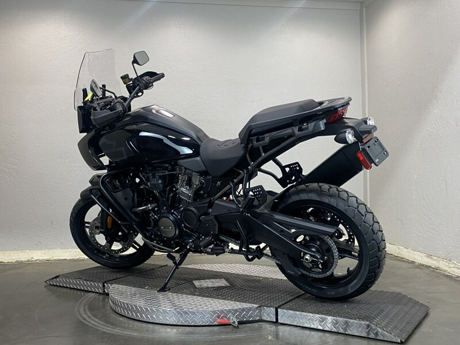 2022 Harley-Davidson Pan America™ 1250 Special Vivid Black