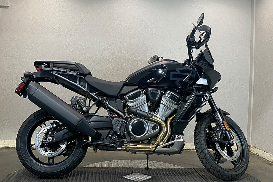 2022 Harley-Davidson Pan America™ 1250 Special Vivid Black