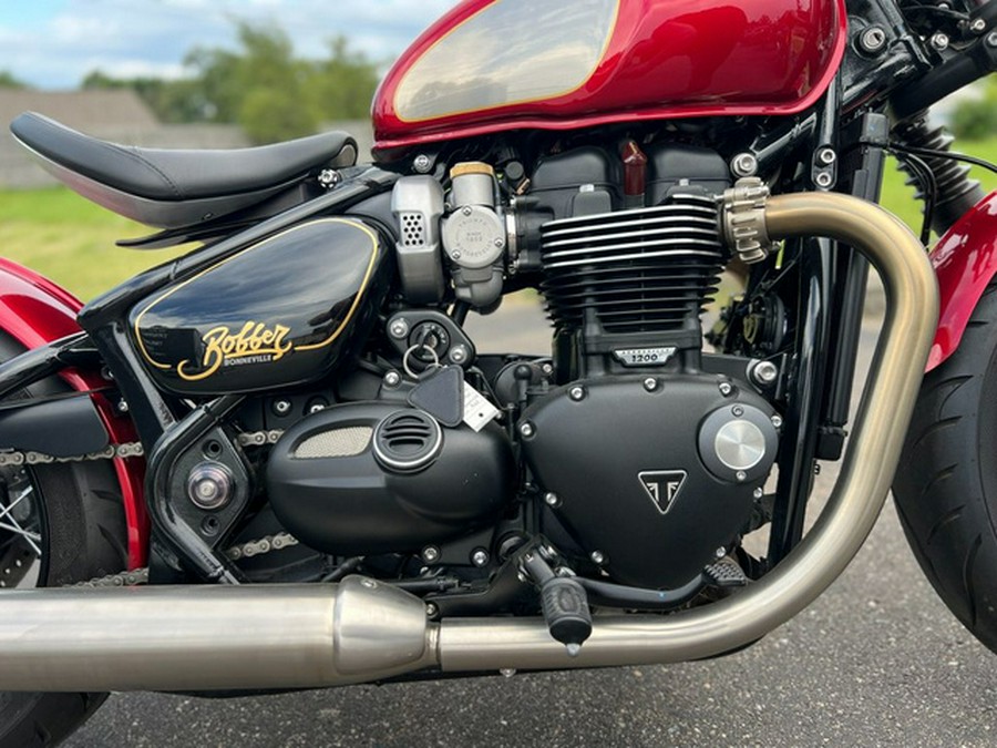 2022 Triumph Bonneville Bobber Gold Line Carnival Red/Sapphire