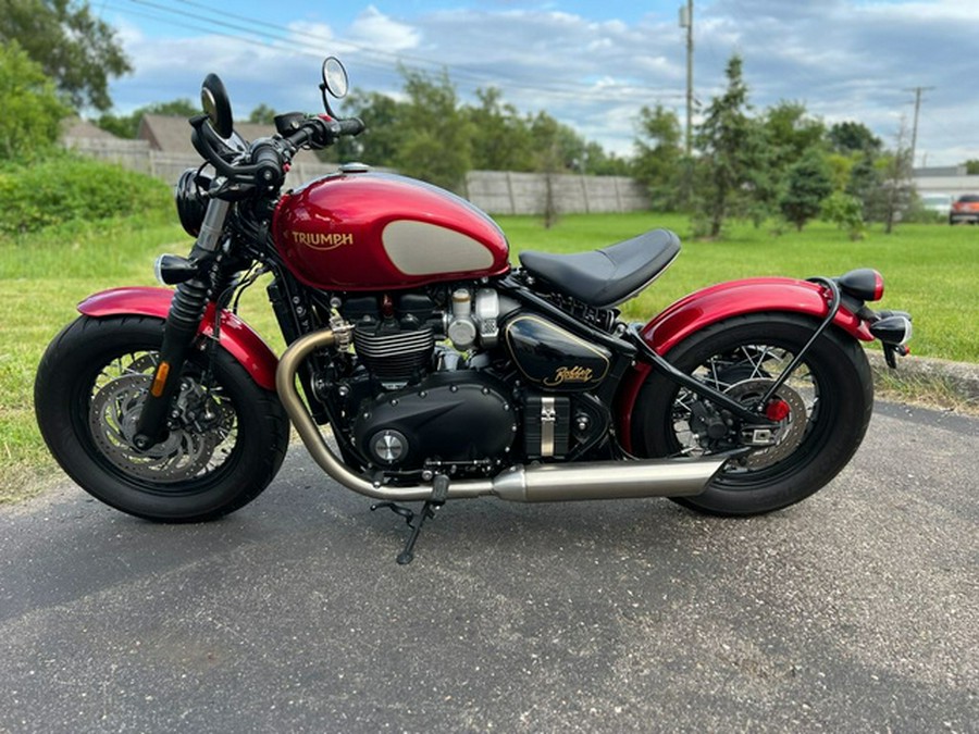 2022 Triumph Bonneville Bobber Gold Line Carnival Red/Sapphire