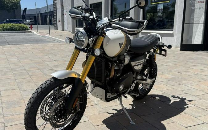 2026 Triumph Scrambler 1200 XE Matte khaki green