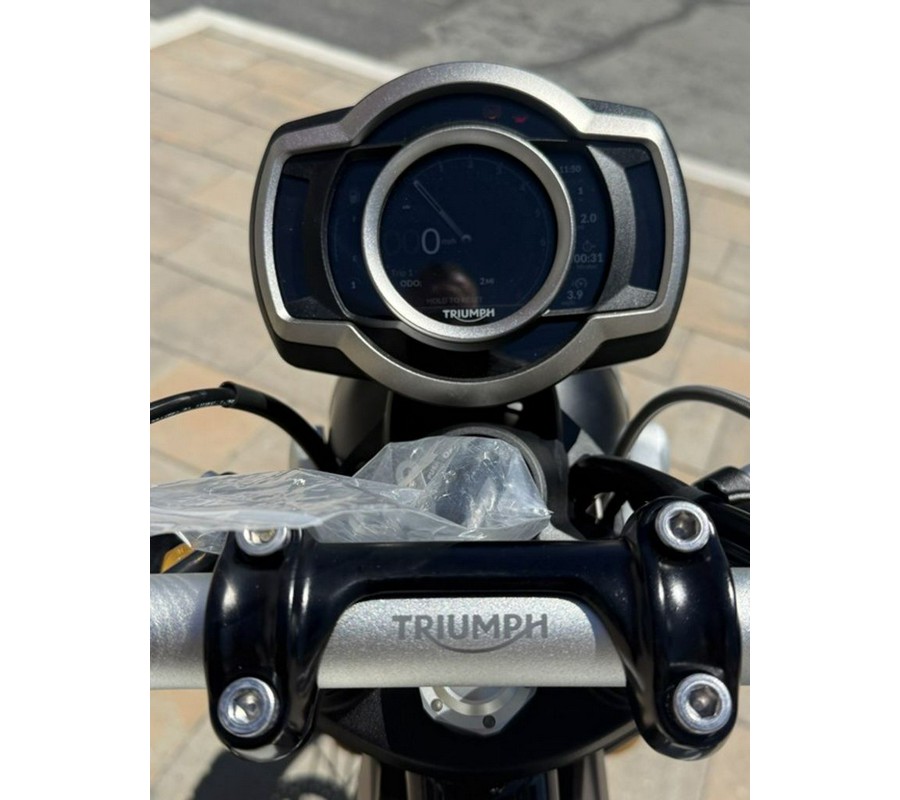 2026 Triumph Scrambler 1200 XE Matte khaki green