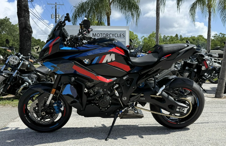2026 BMW M 1000 XR
