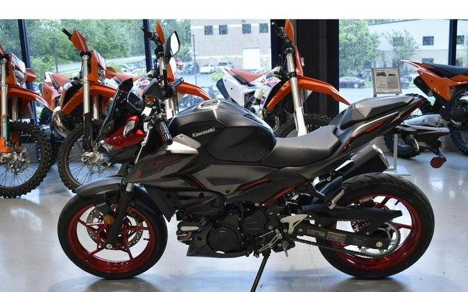 2025 Kawasaki Z500 SE ABS