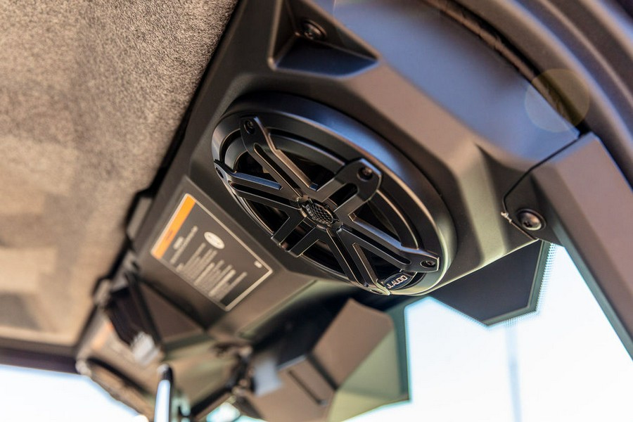 2026 Can-Am® Defender MAX Limited HD11 Desert Tan & Carbon Black