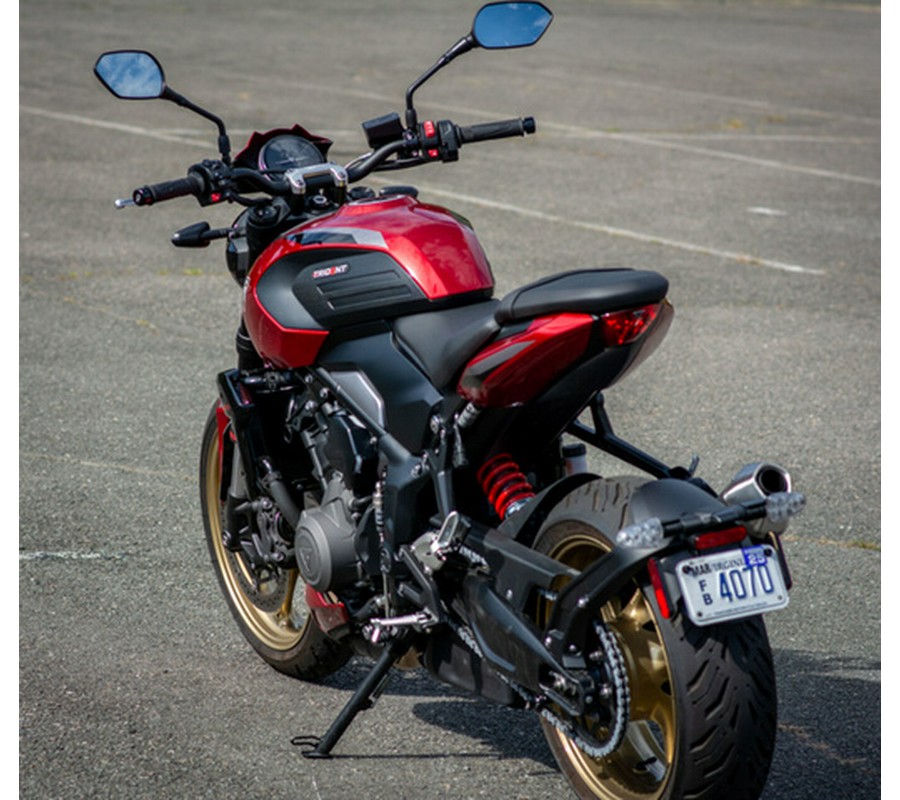 2026 Triumph Trident 800 Carnival red