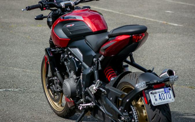2026 Triumph Trident 800 Carnival red