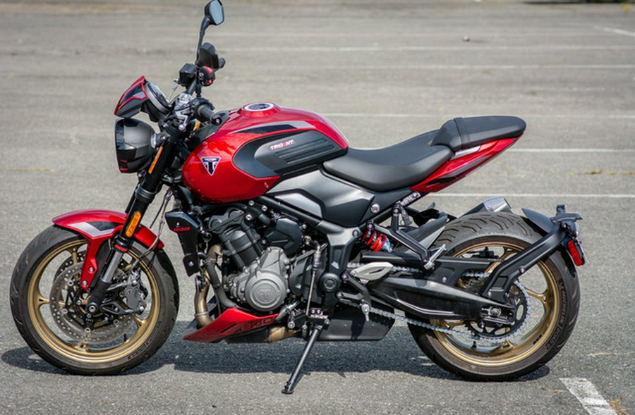 2026 Triumph Trident 800 Carnival red