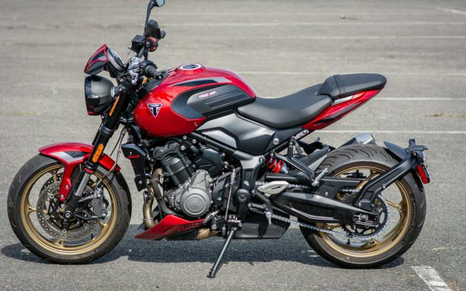 2026 Triumph Trident 800 Carnival red