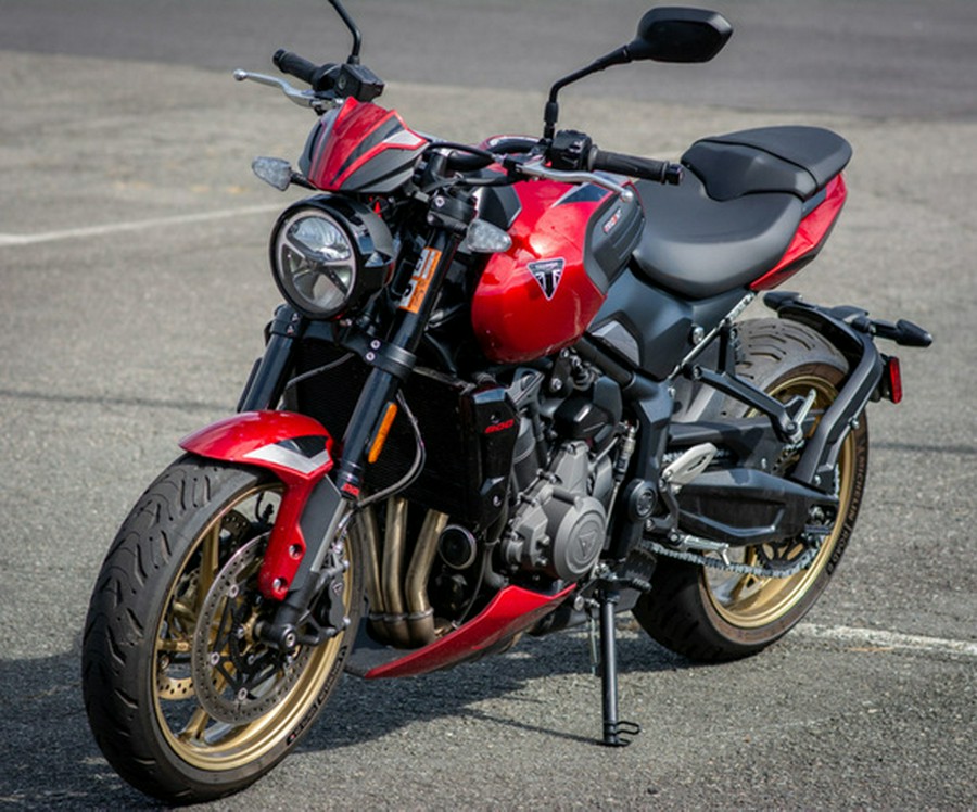 2026 Triumph Trident 800 Carnival red