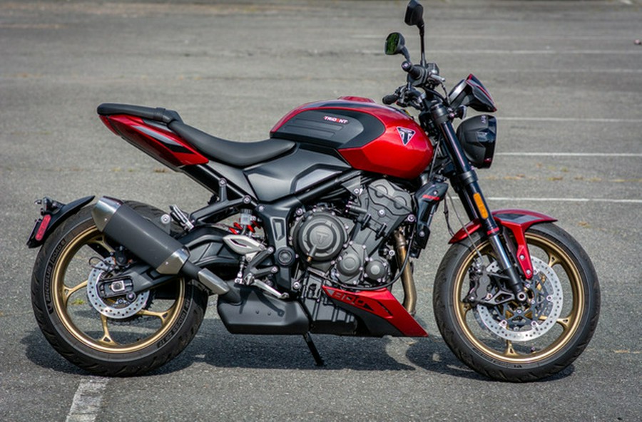 2026 Triumph Trident 800 Carnival red